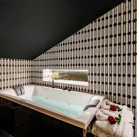 Love Room La Crypte du Désir - Sauna - Balnéo - Piece Secrète et Climatisation - DESIR ROOMS HAGUENAU